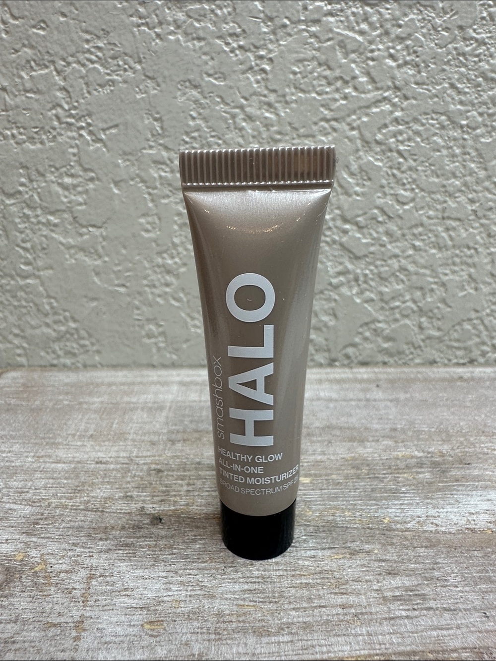 $5 🌙 Smashbox Halo Healthy Glow All In One Tinted Moisturizer LIGHT